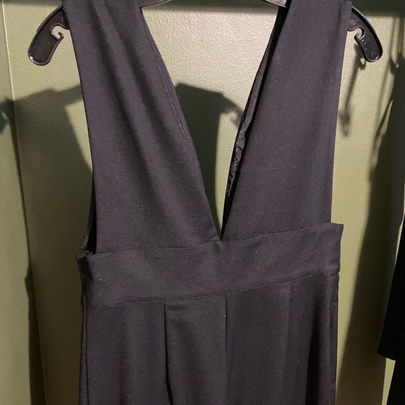 COPY - 🌟 Gloria Deep V Velvet Jumpsuit in Black🌟 - Picture 7 of 12